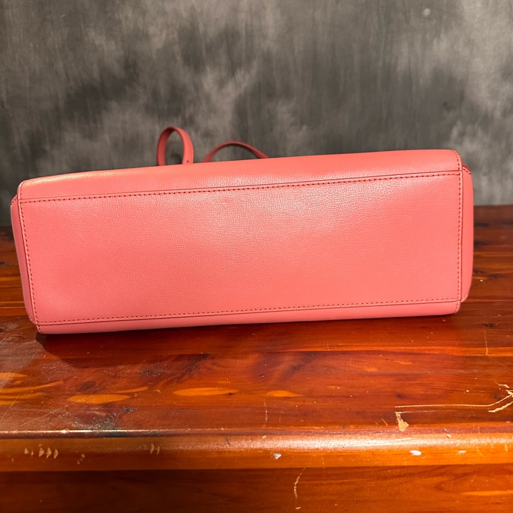 Marc Jacobs Coral Leather Tote Bag - Picture 13 of 16
